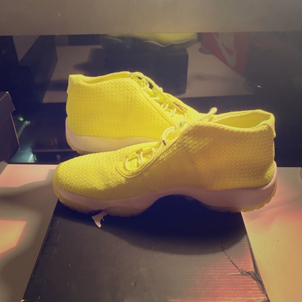 Jordan future neon
